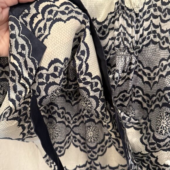 CAbi 100% Silk Women’s Top Blouse Black Gray Cream Cinch Waist Cap Sleeve Medium - Picture 10 of 15